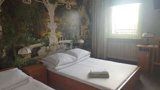 Отель Motel DRABEK Тарновске-Гуры Семейный номер с ванной комнатой-2