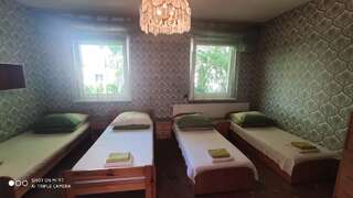 Отель Motel DRABEK Тарновске-Гуры Четырехместный номер с ванной комнатой-3